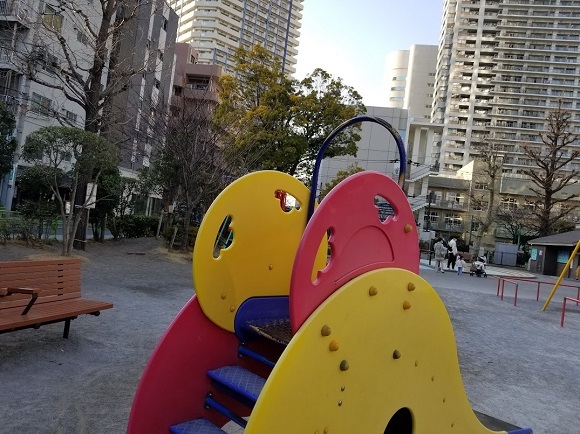 児童公園の滑り台