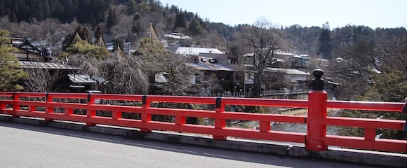 飛騨高山の宮川に架かる朱塗りの中橋 JPG