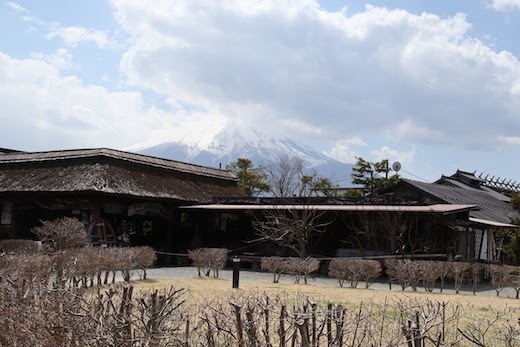 かやぶき茶屋からの富士山１
