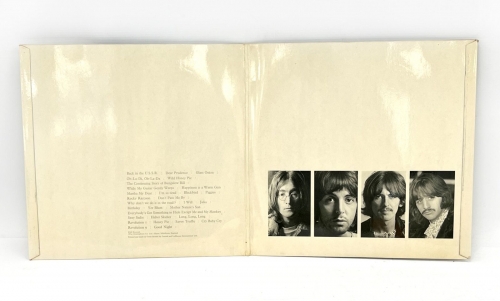 「ザ・ビートルズ」貴重な初回版ホワイトアルバムがチャリティに寄贈4