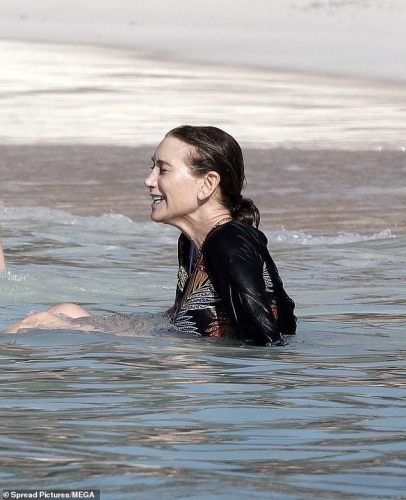 ポール・マッカートニー、妻のナンシーとカリブ海で海水浴6