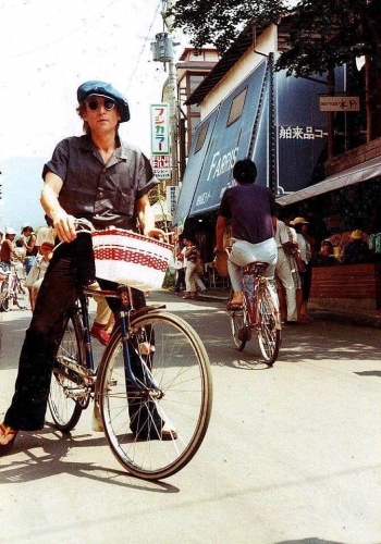 ジョン・レノンと自転車２